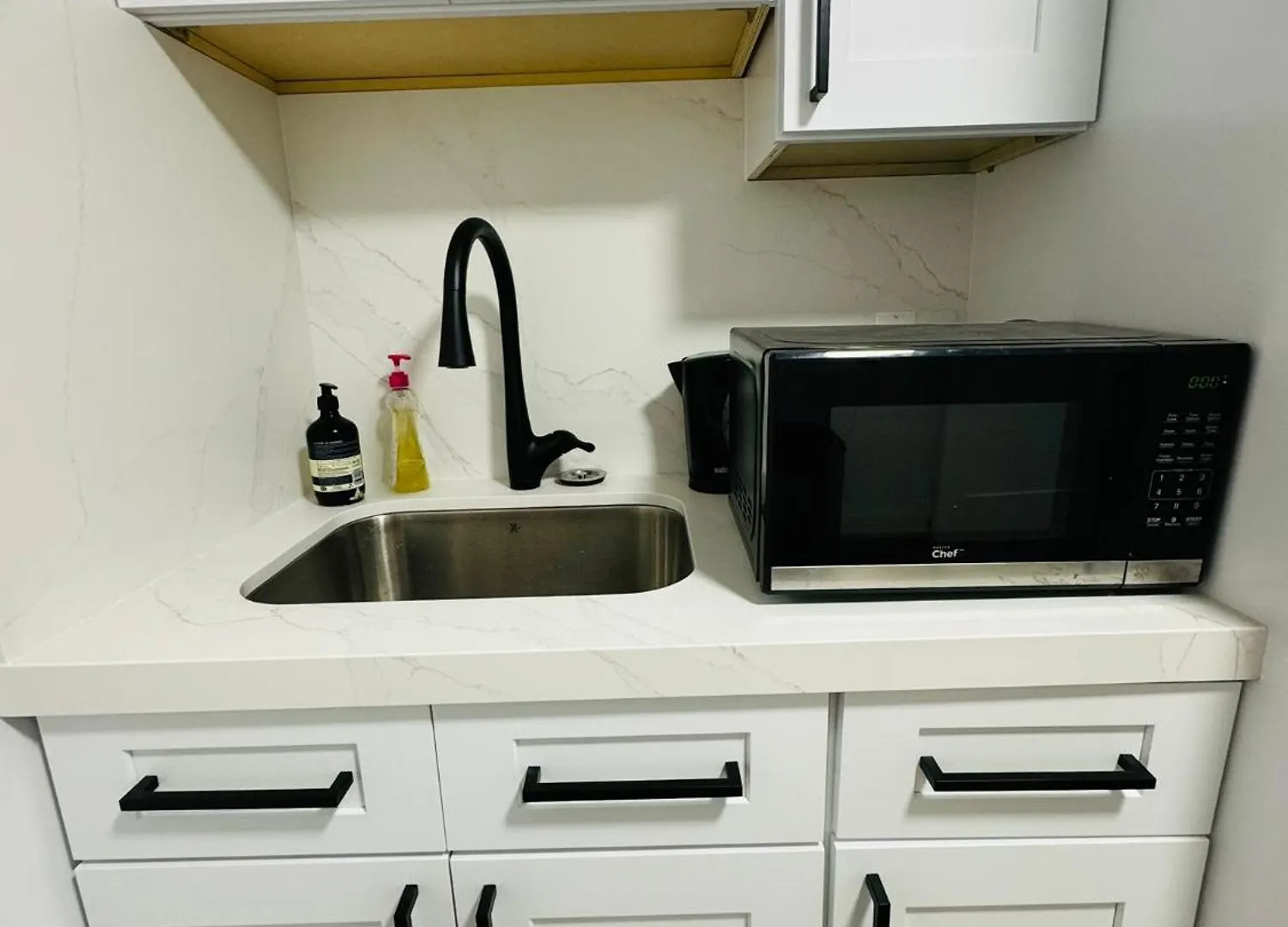 Spacious Room3, Airport, Free Pkg, Sep Entrance, New Reno, Shared Bathroom Toronto